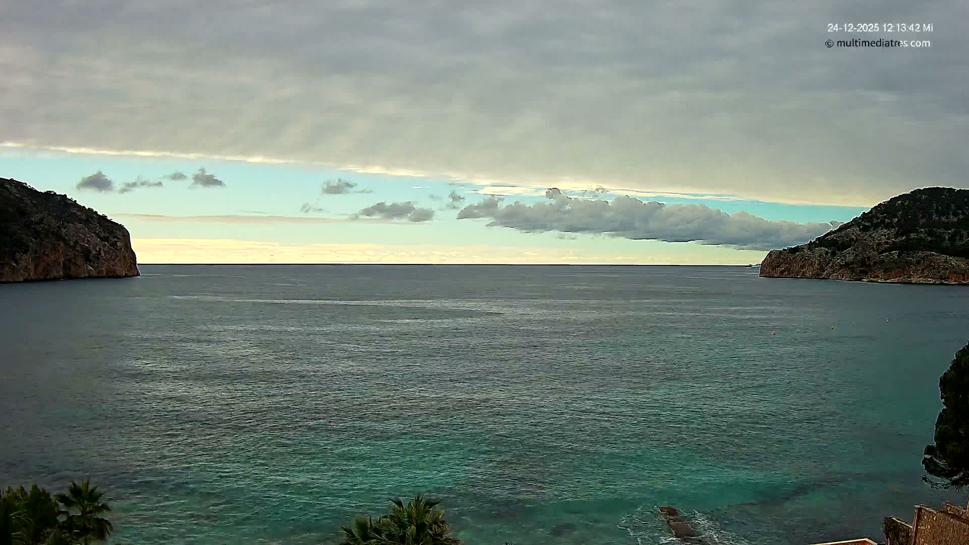Mallorca Camp de Mar Roca Beach Live Cam - Balearic Islands, Spain