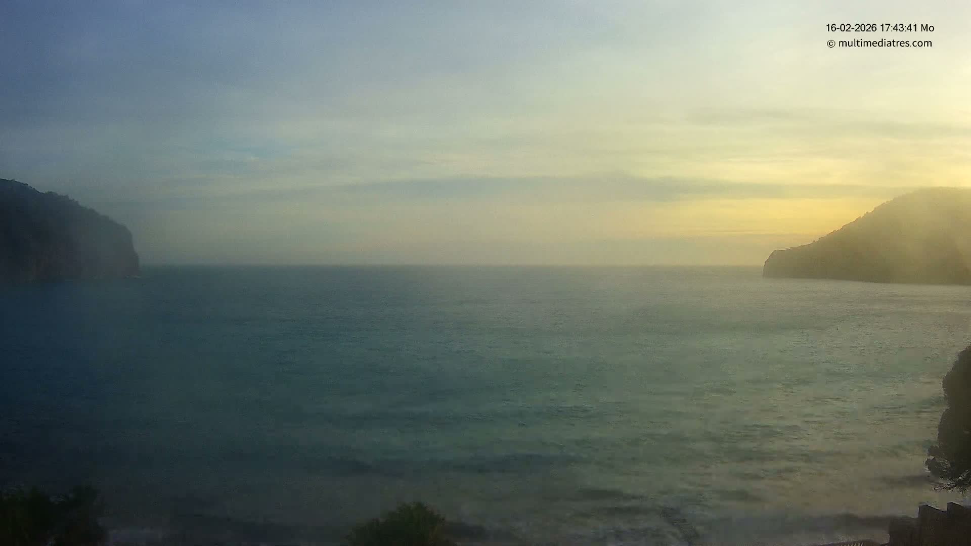 Mallorca Camp de Mar Roca Beach Live Cam - Balearic Islands, Spain