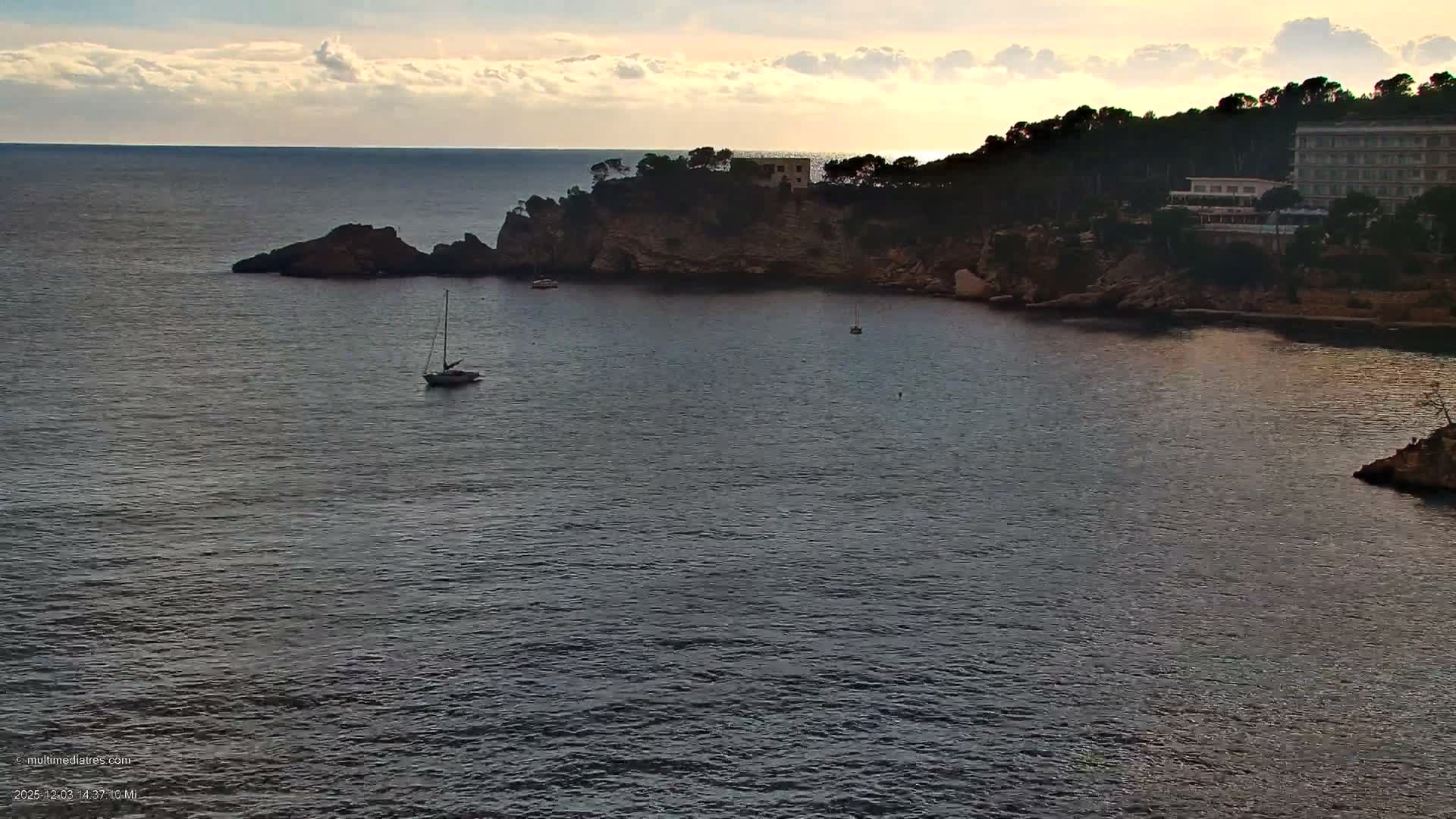 Paguera, Cala Fornells PTZ Live Cam - Mallorca, Balearic Islands, Spain
