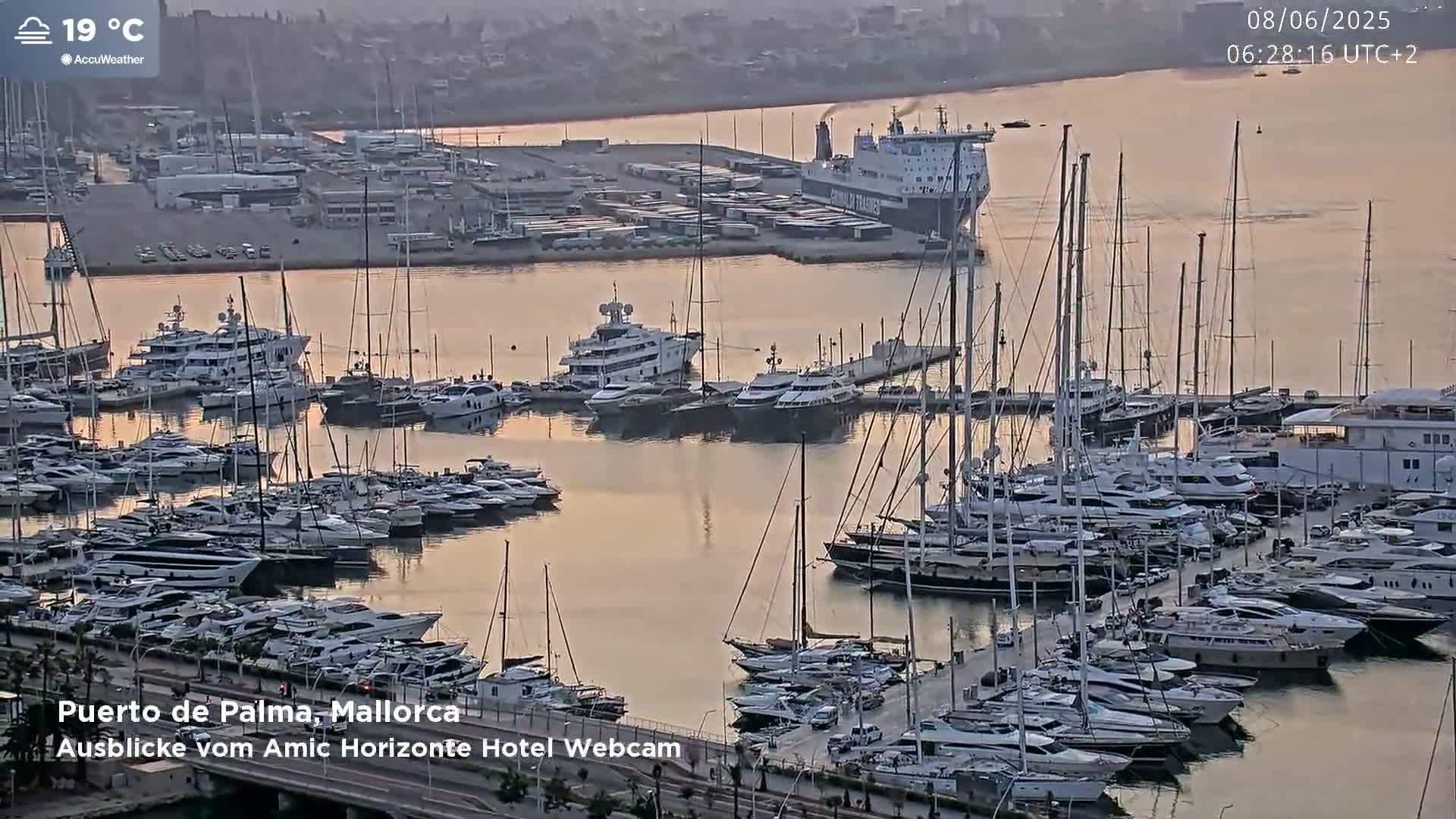 Las Palmas de Gran Canaria City & Port Live Cam - Canary Islands, Spain