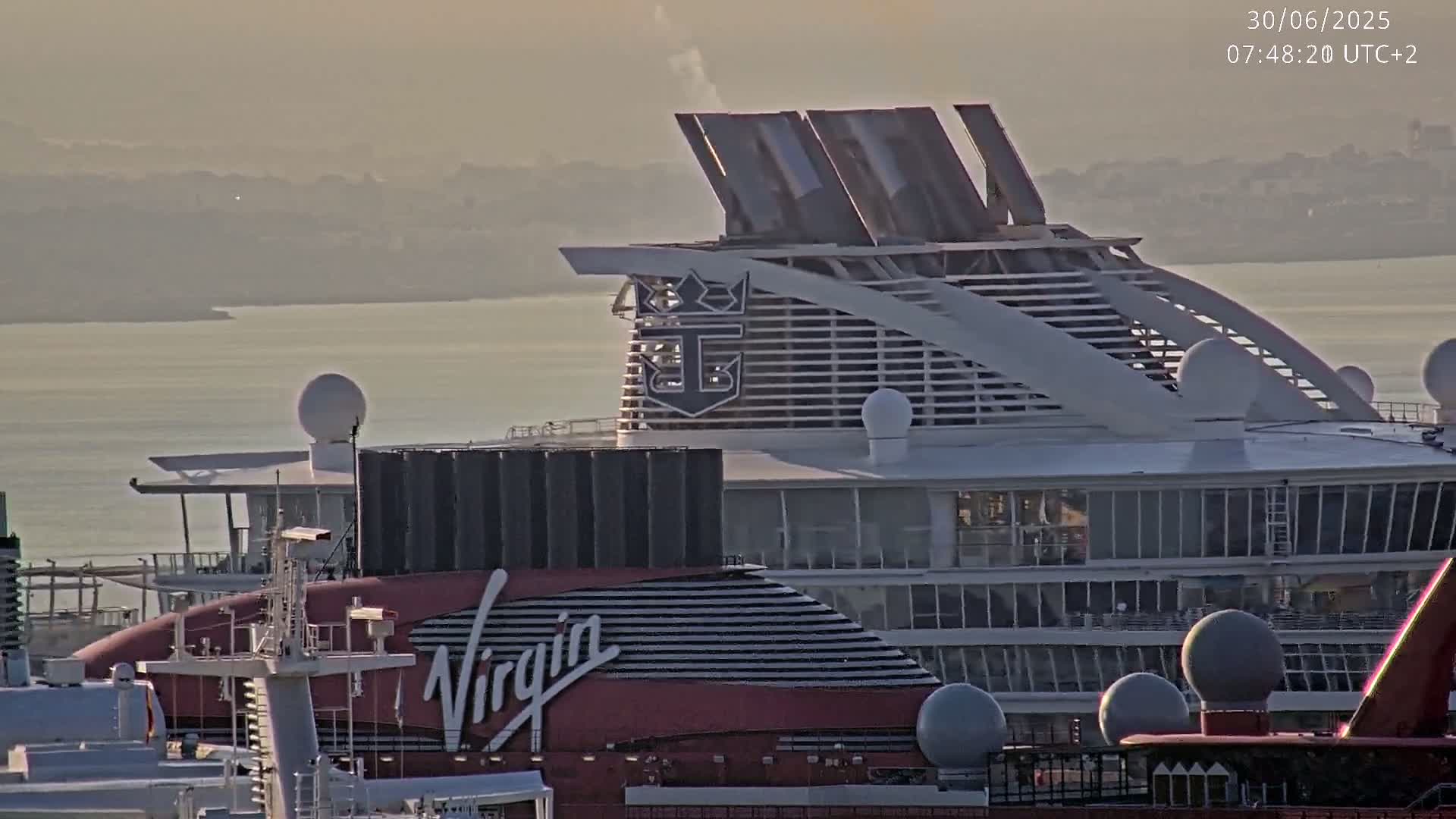 Las Palmas de Gran Canaria City & Port Live Cam - Canary Islands, Spain