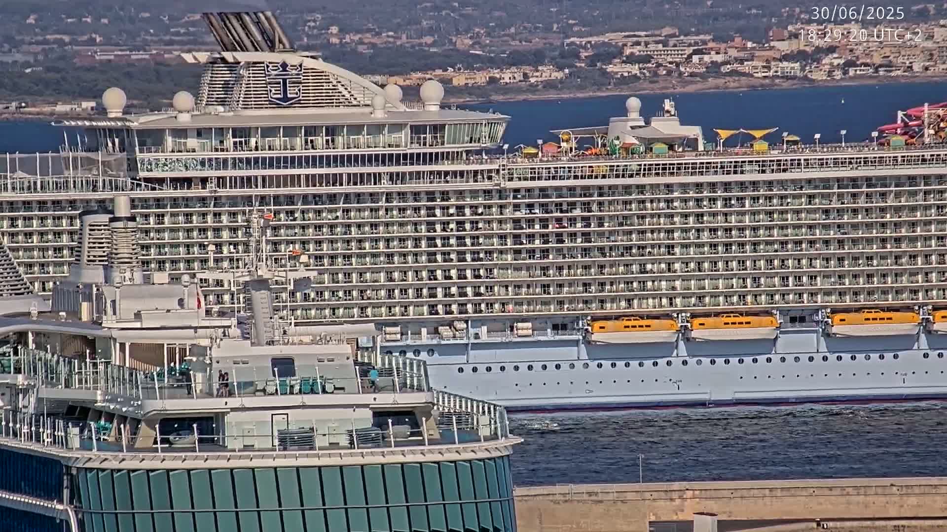 Las Palmas de Gran Canaria City & Port Live Cam - Canary Islands, Spain