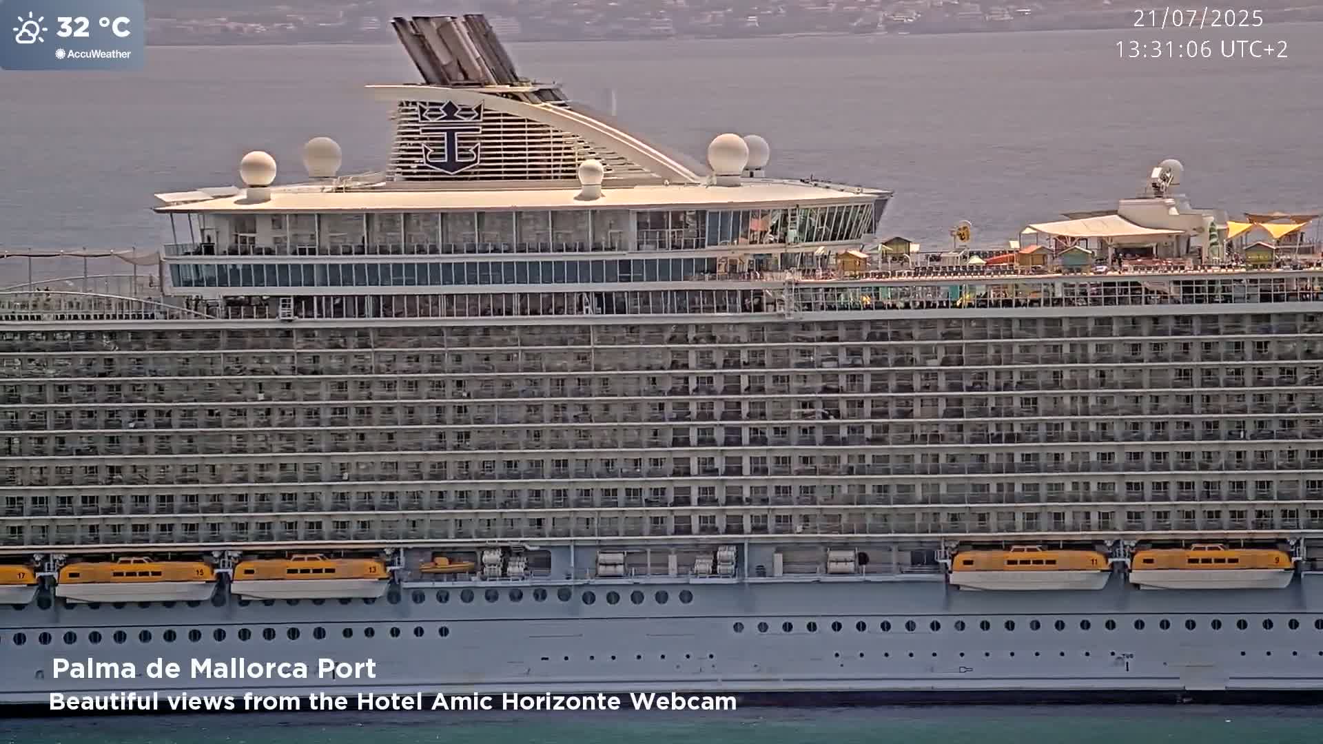 Las Palmas de Gran Canaria City & Port Live Cam - Canary Islands, Spain