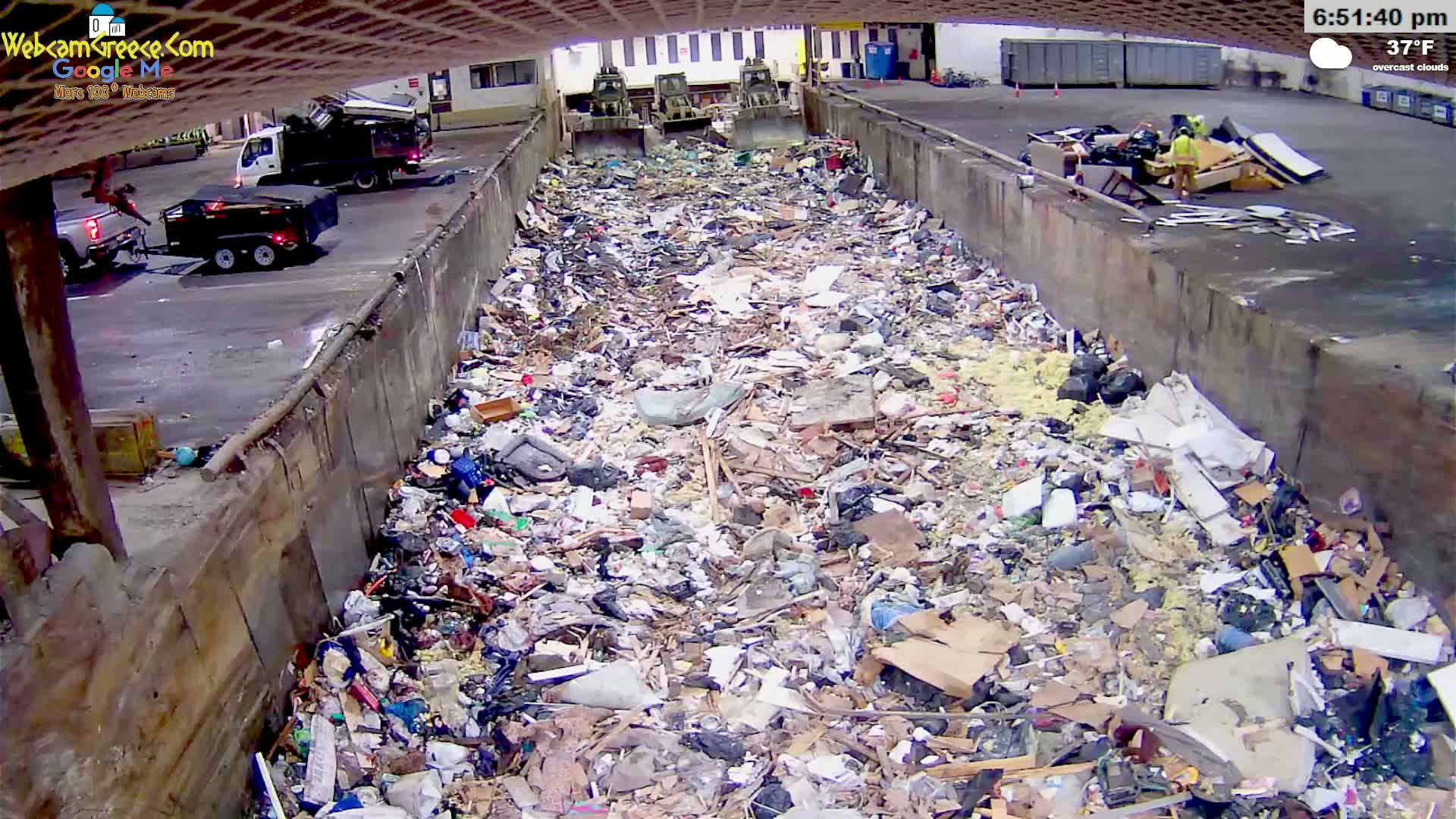 McMinville, Garbage Recycle Transfer Station Inner Live Cam- Mcminville, Oregon, USA