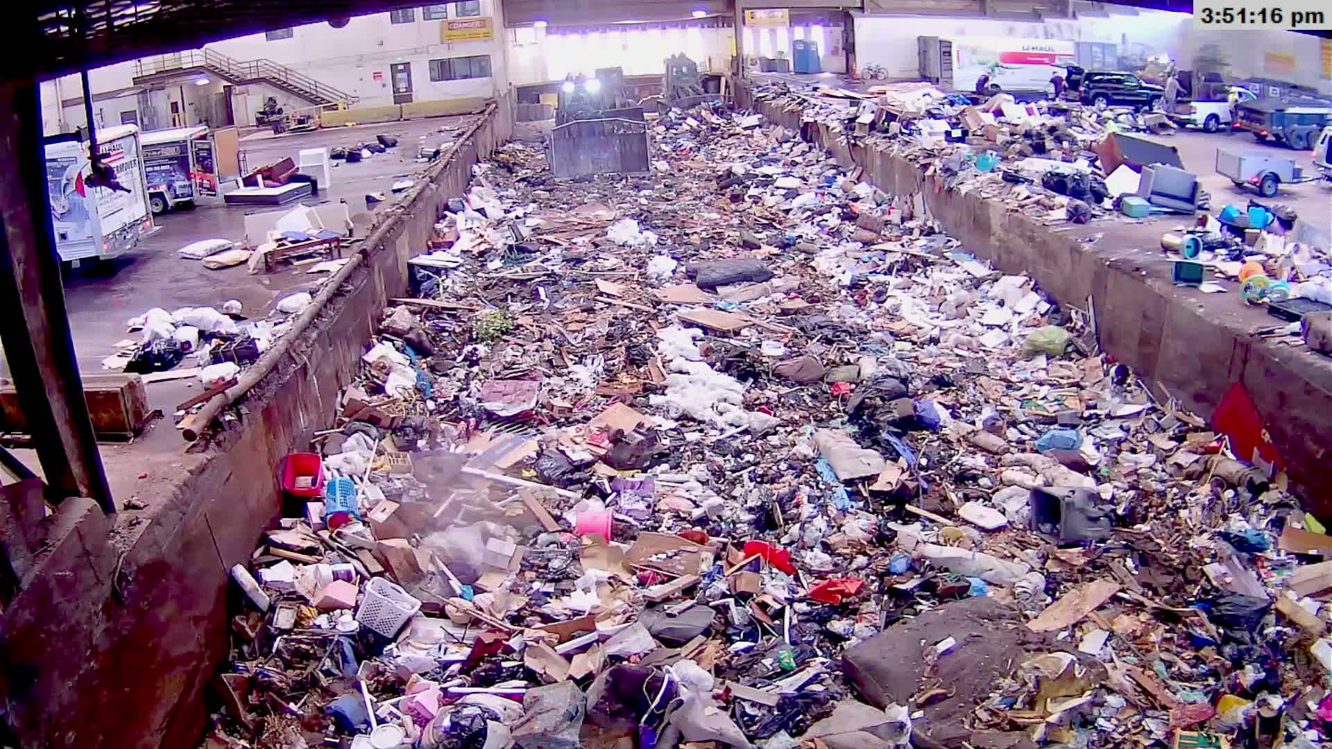McMinville, Garbage Recycle Transfer Station Inner Live Cam- Mcminville, Oregon, USA