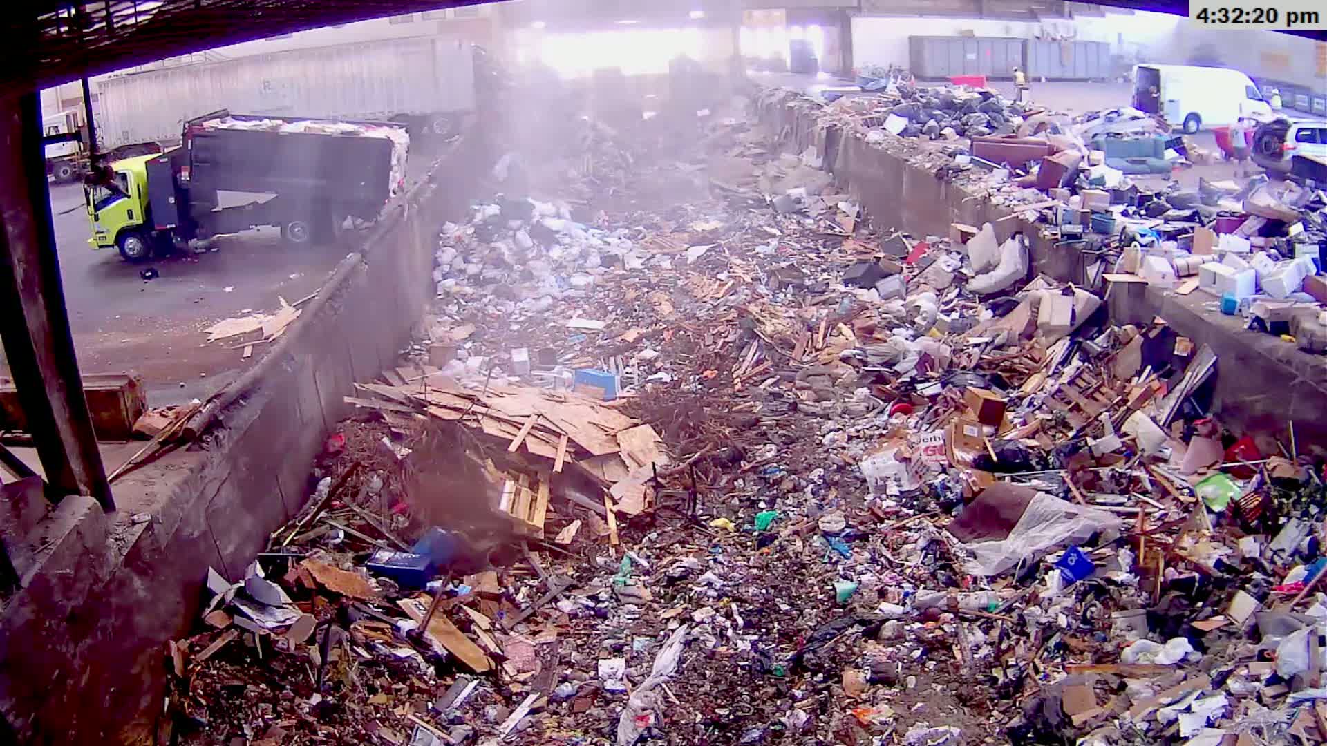 McMinville, Garbage Recycle Transfer Station Inner Live Cam- Mcminville, Oregon, USA