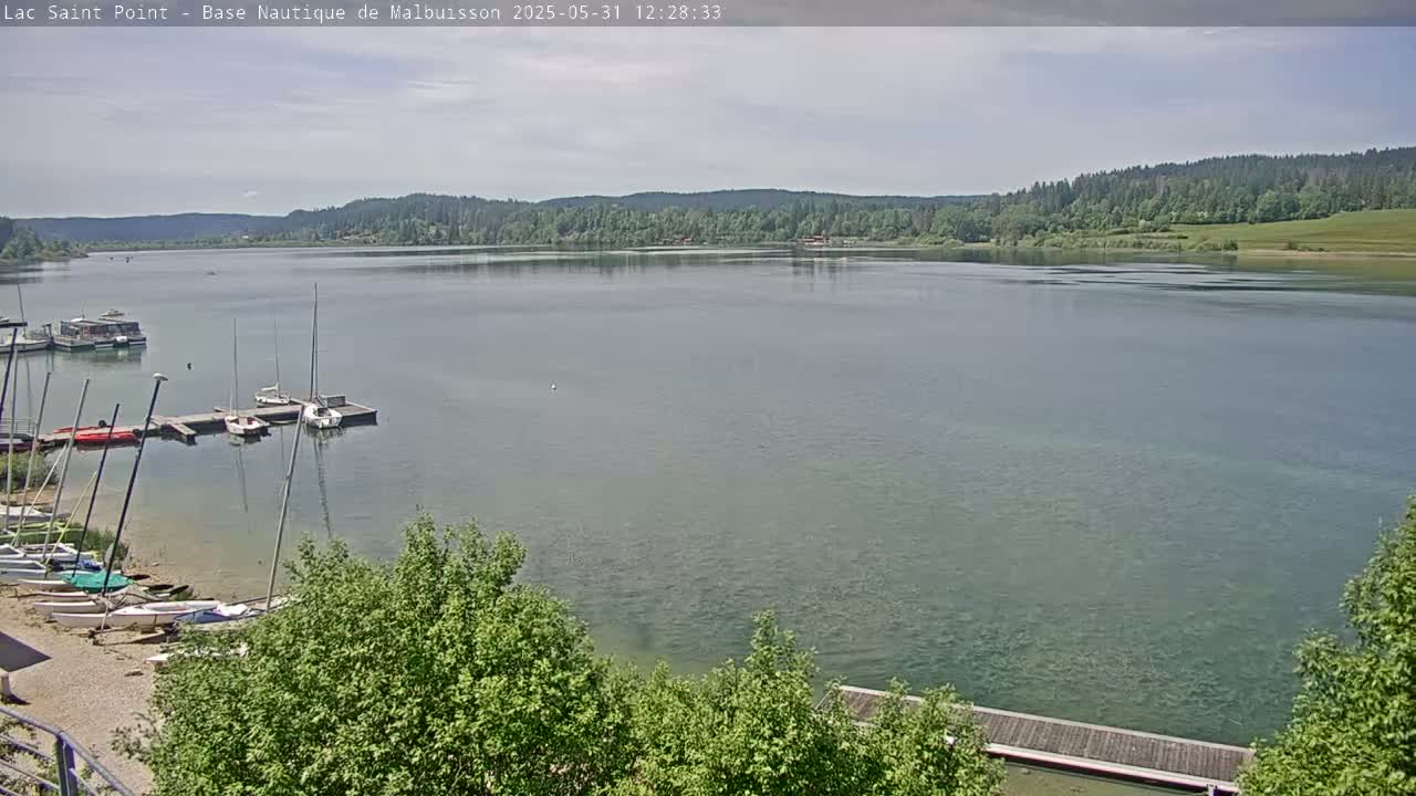 Malbuisson, Lac Saint Point Lake from Base Nautique de Malbuisson Nautical Base Live Cam -  Pontarlier, Doubs, Bourgogne-Franche-Comté, France