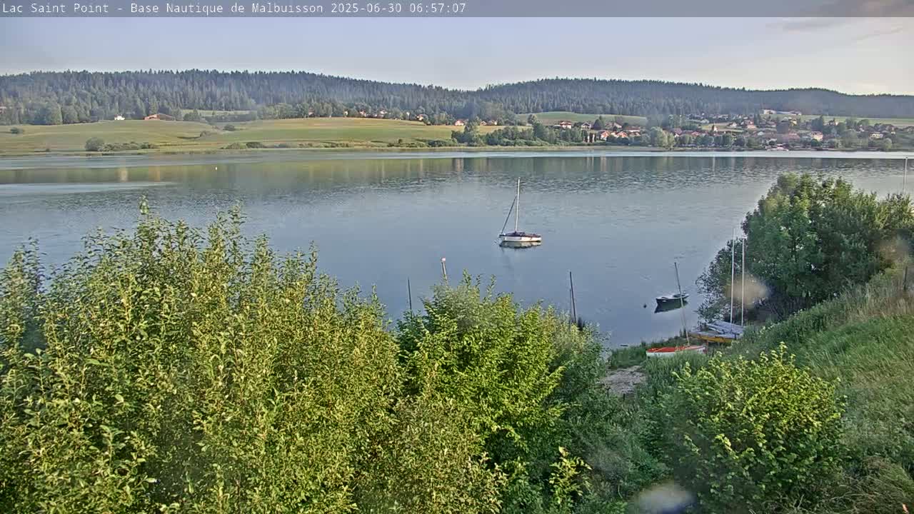 Malbuisson, Lac Saint Point Lake from Base Nautique de Malbuisson Nautical Base Live Cam -  Pontarlier, Doubs, Bourgogne-Franche-Comté, France