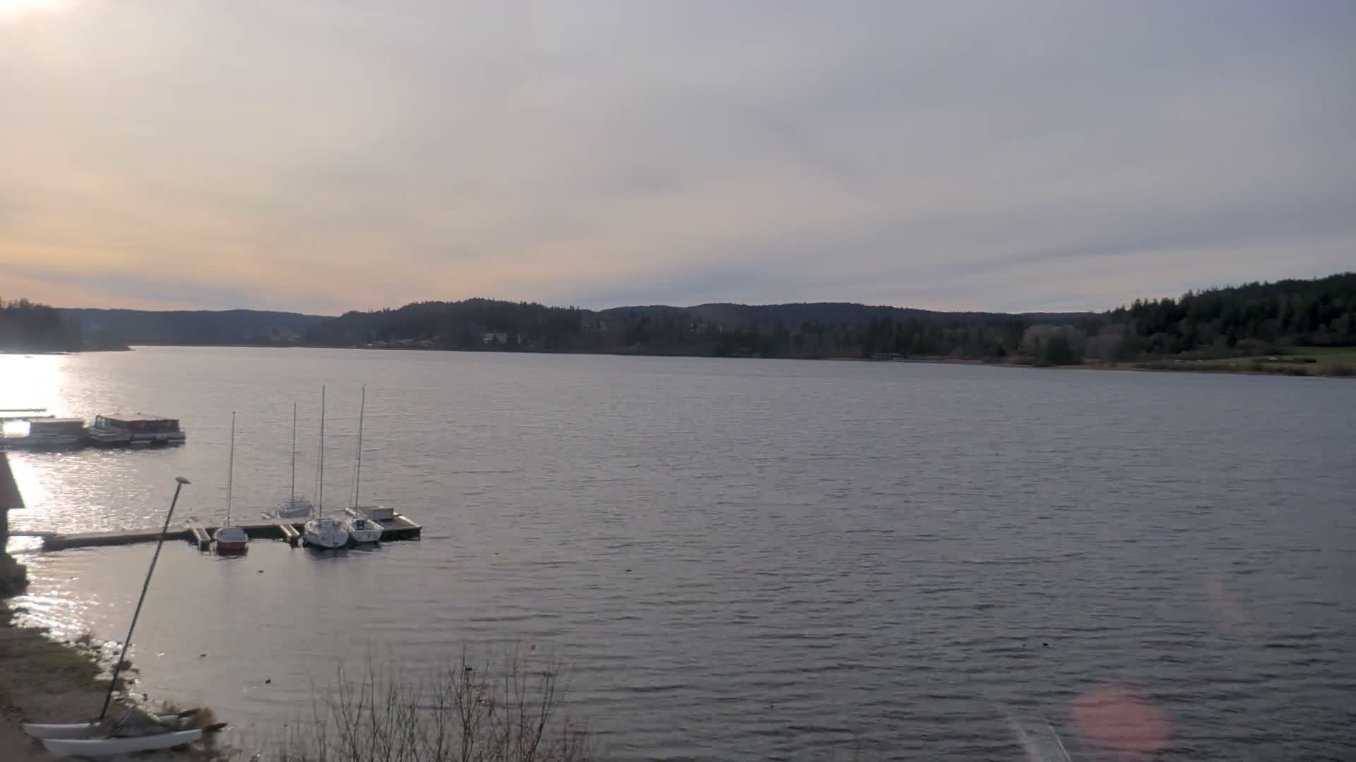 Malbuisson, Lac Saint Point Lake from Base Nautique de Malbuisson Nautical Base Live Cam -  Pontarlier, Doubs, Bourgogne-Franche-Comté, France