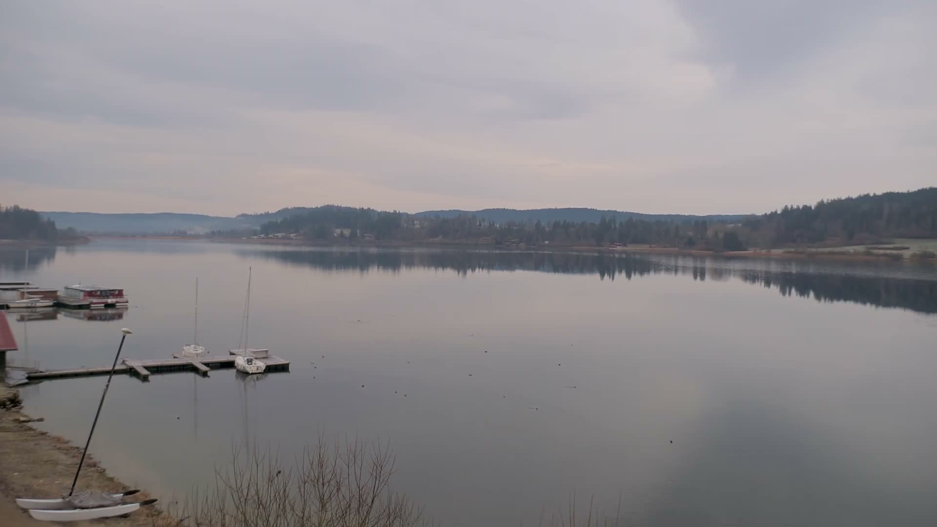 Malbuisson, Lac Saint Point Lake from Base Nautique de Malbuisson Nautical Base Live Cam -  Pontarlier, Doubs, Bourgogne-Franche-Comté, France