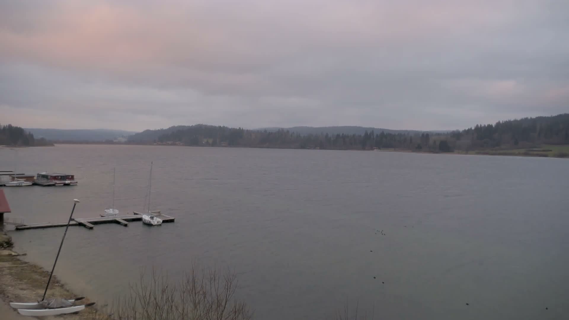 Malbuisson, Lac Saint Point Lake from Base Nautique de Malbuisson Nautical Base Live Cam -  Pontarlier, Doubs, Bourgogne-Franche-Comté, France
