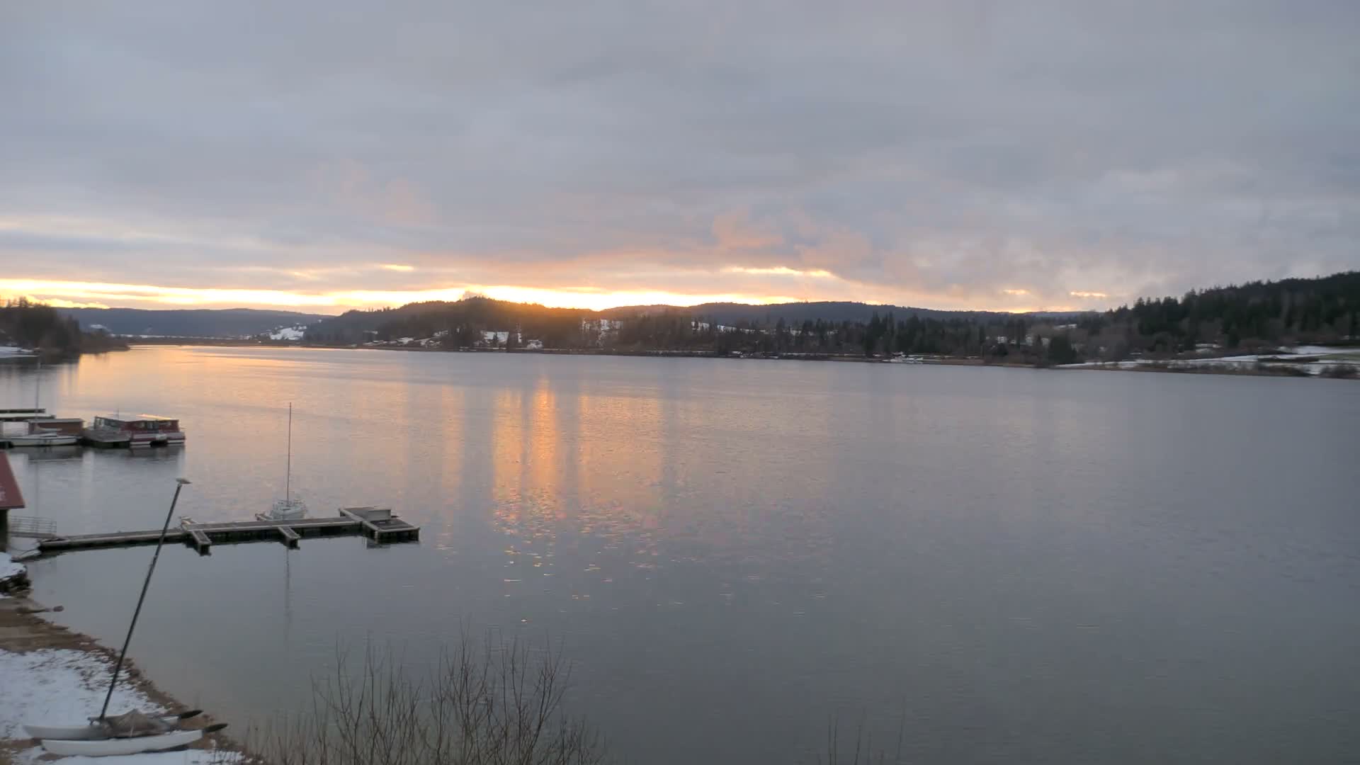 Malbuisson, Lac Saint Point Lake from Base Nautique de Malbuisson Nautical Base Live Cam -  Pontarlier, Doubs, Bourgogne-Franche-Comté, France