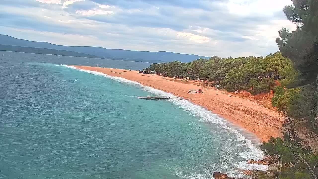 Otok  Brač Island, Bol Village Zlatni Rat Beach (Golden Horn Beach) Live Cam - Bol, Brac Island, Split-Dalmatia, Croatia
