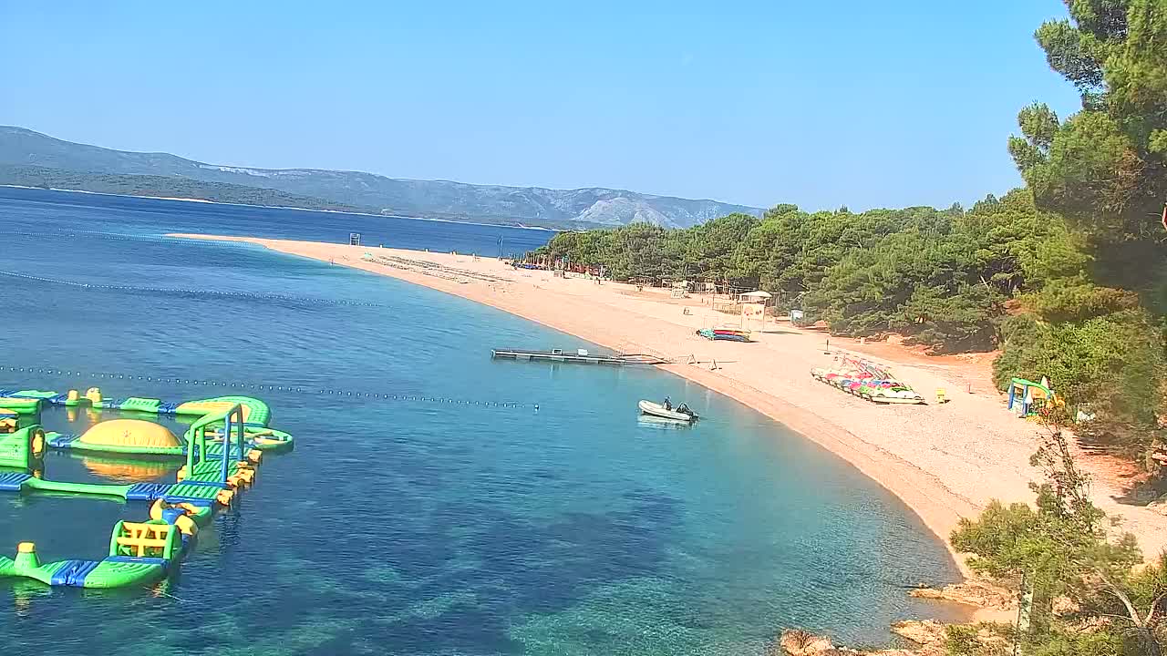Otok  Brač Island, Bol Village Zlatni Rat Beach (Golden Horn Beach) Live Cam - Bol, Brac Island, Split-Dalmatia, Croatia