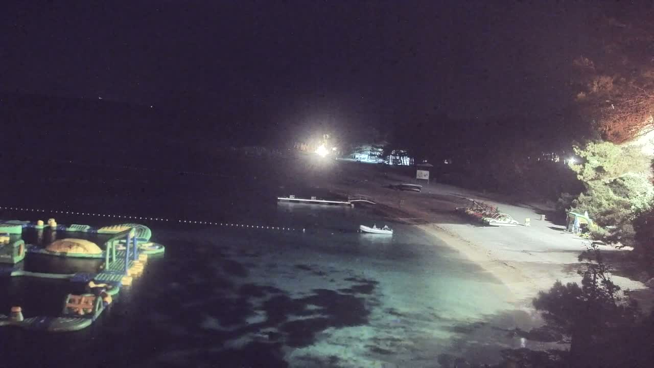Otok  Brač Island, Bol Village Zlatni Rat Beach (Golden Horn Beach) Live Cam - Bol, Brac Island, Split-Dalmatia, Croatia