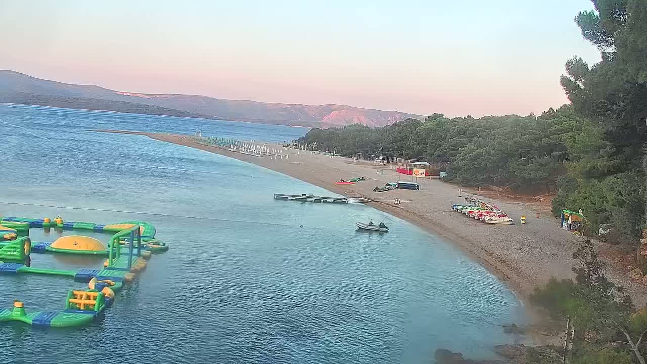 Otok  Brač Island, Bol Village Zlatni Rat Beach (Golden Horn Beach) Live Cam - Bol, Brac Island, Split-Dalmatia, Croatia