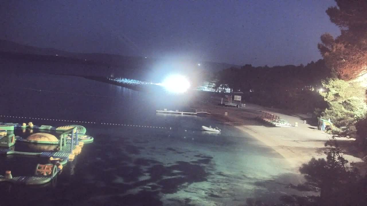 Otok  Brač Island, Bol Village Zlatni Rat Beach (Golden Horn Beach) Live Cam - Bol, Brac Island, Split-Dalmatia, Croatia