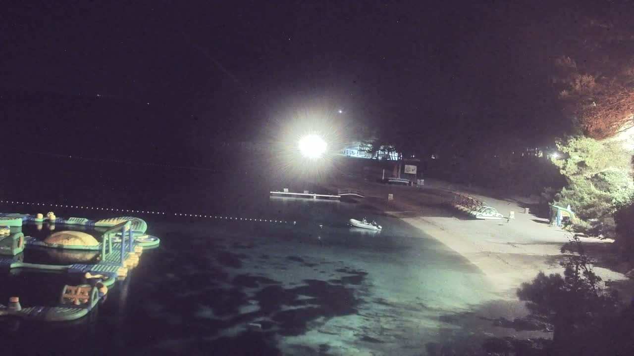 Otok  Brač Island, Bol Village Zlatni Rat Beach (Golden Horn Beach) Live Cam - Bol, Brac Island, Split-Dalmatia, Croatia