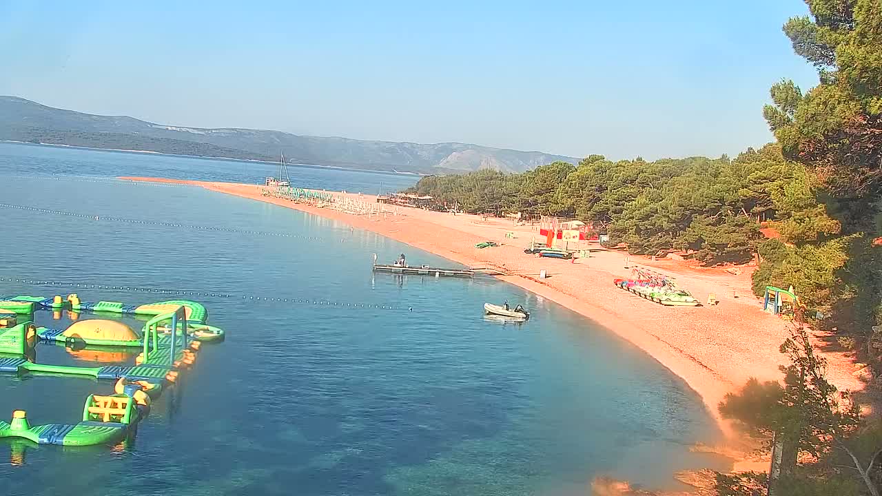 Otok  Brač Island, Bol Village Zlatni Rat Beach (Golden Horn Beach) Live Cam - Bol, Brac Island, Split-Dalmatia, Croatia