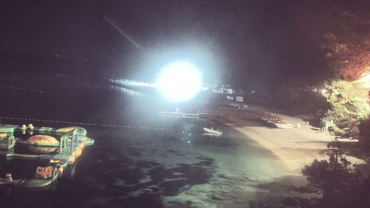 Otok  Brač Island, Bol Village Zlatni Rat Beach (Golden Horn Beach) Live Cam - Bol, Brac Island, Split-Dalmatia, Croatia