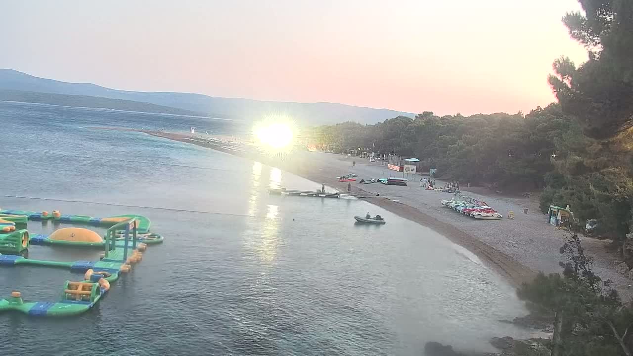 Otok  Brač Island, Bol Village Zlatni Rat Beach (Golden Horn Beach) Live Cam - Bol, Brac Island, Split-Dalmatia, Croatia
