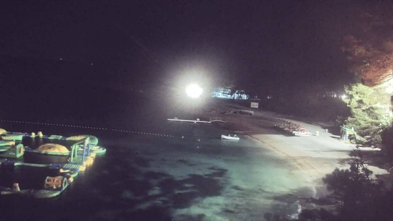 Otok  Brač Island, Bol Village Zlatni Rat Beach (Golden Horn Beach) Live Cam - Bol, Brac Island, Split-Dalmatia, Croatia