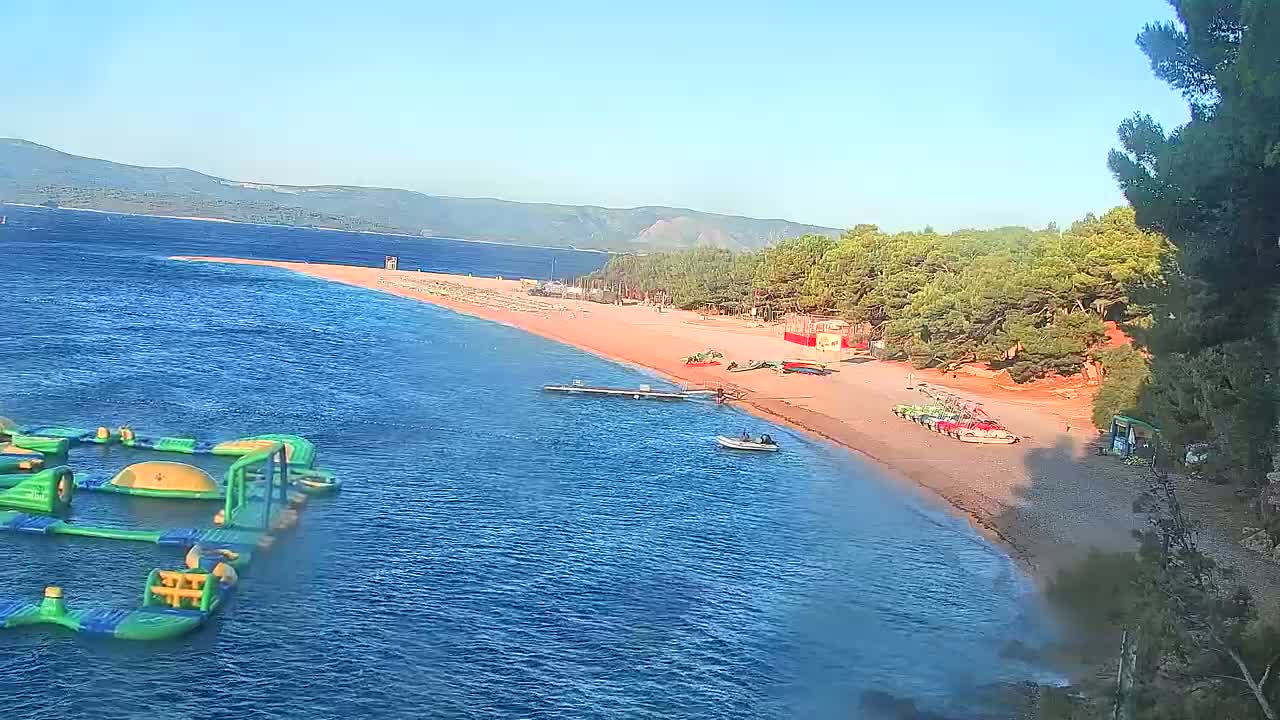 Otok  Brač Island, Bol Village Zlatni Rat Beach (Golden Horn Beach) Live Cam - Bol, Brac Island, Split-Dalmatia, Croatia