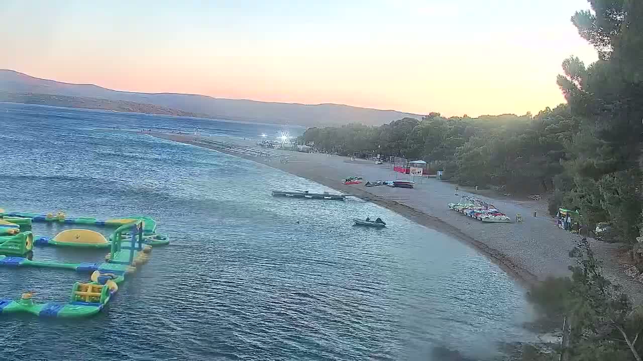 Otok  Brač Island, Bol Village Zlatni Rat Beach (Golden Horn Beach) Live Cam - Bol, Brac Island, Split-Dalmatia, Croatia