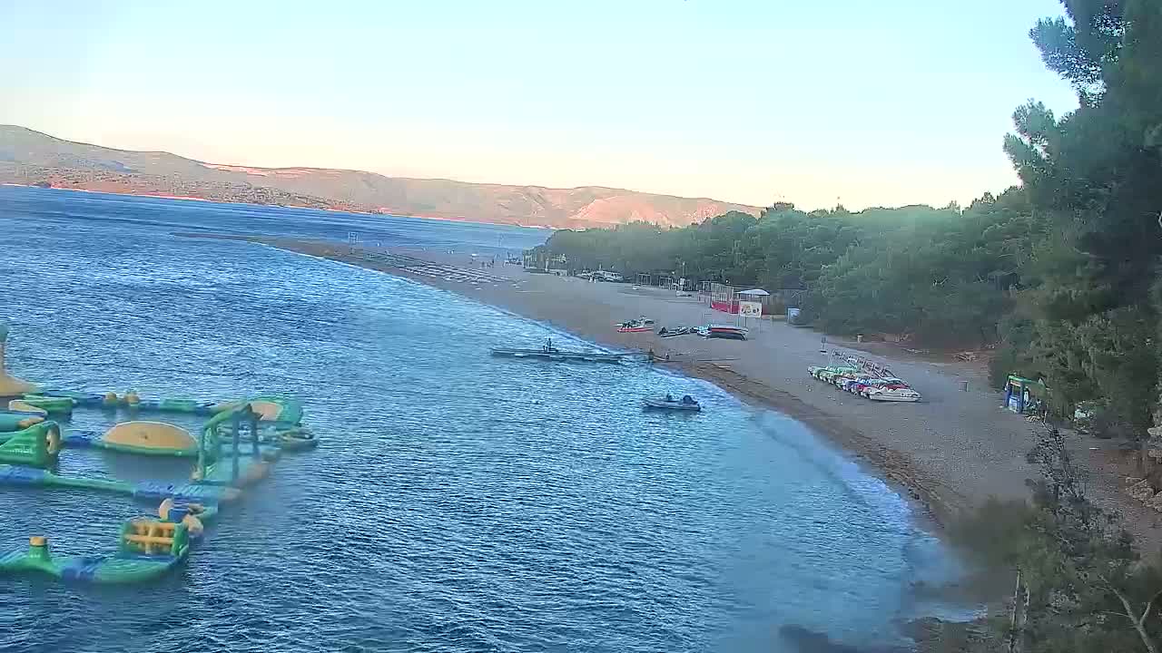 Otok  Brač Island, Bol Village Zlatni Rat Beach (Golden Horn Beach) Live Cam - Bol, Brac Island, Split-Dalmatia, Croatia