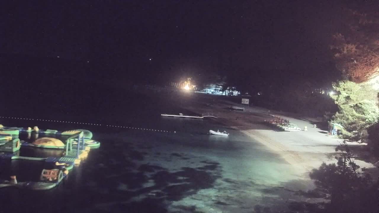 Otok  Brač Island, Bol Village Zlatni Rat Beach (Golden Horn Beach) Live Cam - Bol, Brac Island, Split-Dalmatia, Croatia
