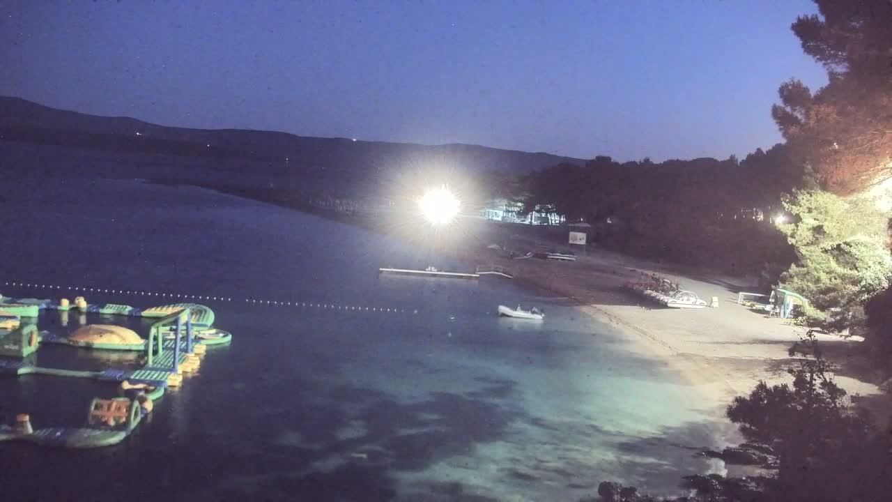 Otok  Brač Island, Bol Village Zlatni Rat Beach (Golden Horn Beach) Live Cam - Bol, Brac Island, Split-Dalmatia, Croatia