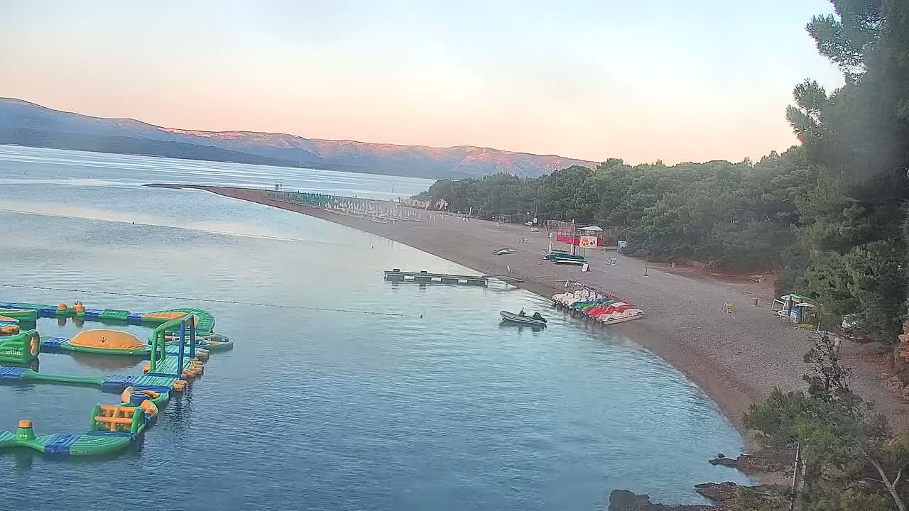 Otok  Brač Island, Bol Village Zlatni Rat Beach (Golden Horn Beach) Live Cam - Bol, Brac Island, Split-Dalmatia, Croatia