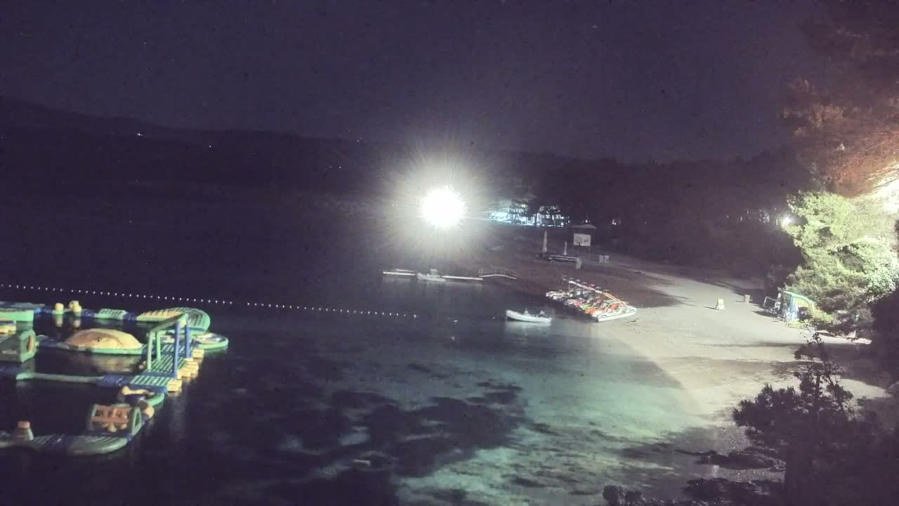 Otok  Brač Island, Bol Village Zlatni Rat Beach (Golden Horn Beach) Live Cam - Bol, Brac Island, Split-Dalmatia, Croatia