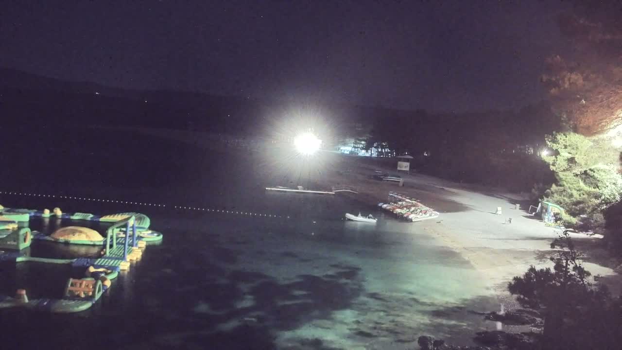 Otok  Brač Island, Bol Village Zlatni Rat Beach (Golden Horn Beach) Live Cam - Bol, Brac Island, Split-Dalmatia, Croatia
