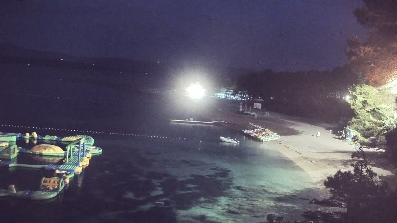 Otok  Brač Island, Bol Village Zlatni Rat Beach (Golden Horn Beach) Live Cam - Bol, Brac Island, Split-Dalmatia, Croatia