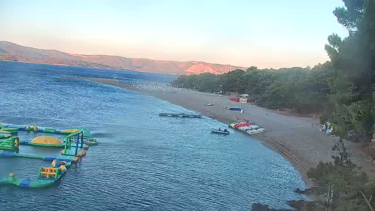 Otok  Brač Island, Bol Village Zlatni Rat Beach (Golden Horn Beach) Live Cam - Bol, Brac Island, Split-Dalmatia, Croatia
