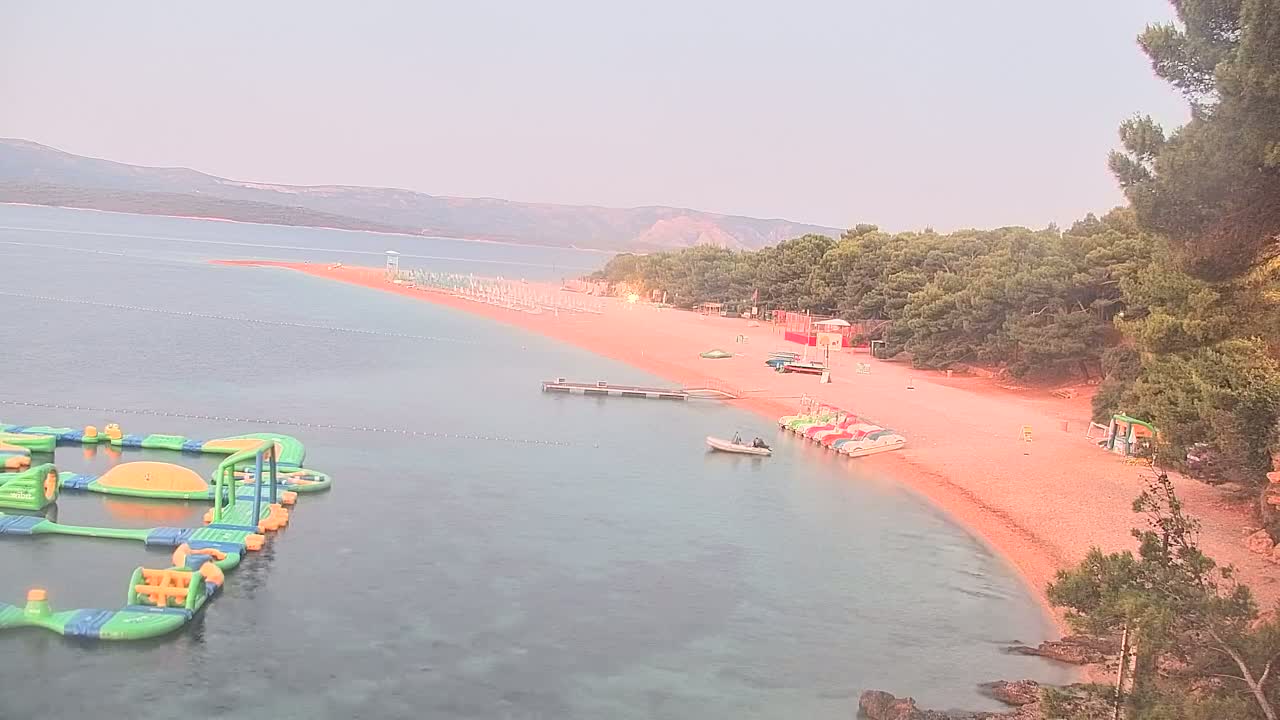 Otok  Brač Island, Bol Village Zlatni Rat Beach (Golden Horn Beach) Live Cam - Bol, Brac Island, Split-Dalmatia, Croatia