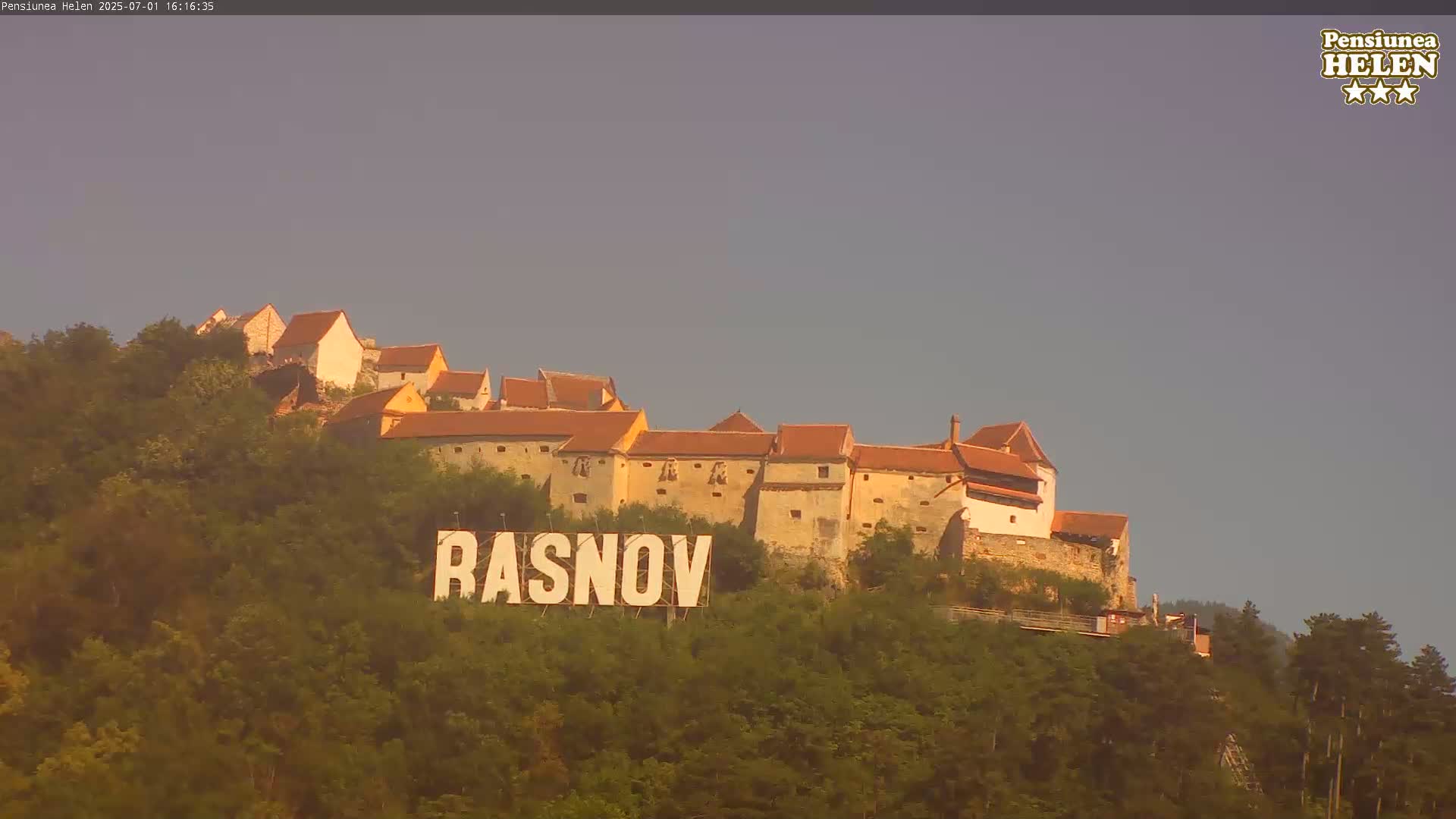 Rasnov Fortress ( Cetetea Râșnov) Live Cam - Râșnov, Braşov, Romania
