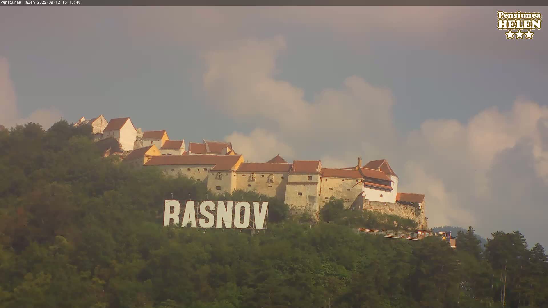 Rasnov Fortress ( Cetetea Râșnov) Live Cam - Râșnov, Braşov, Romania