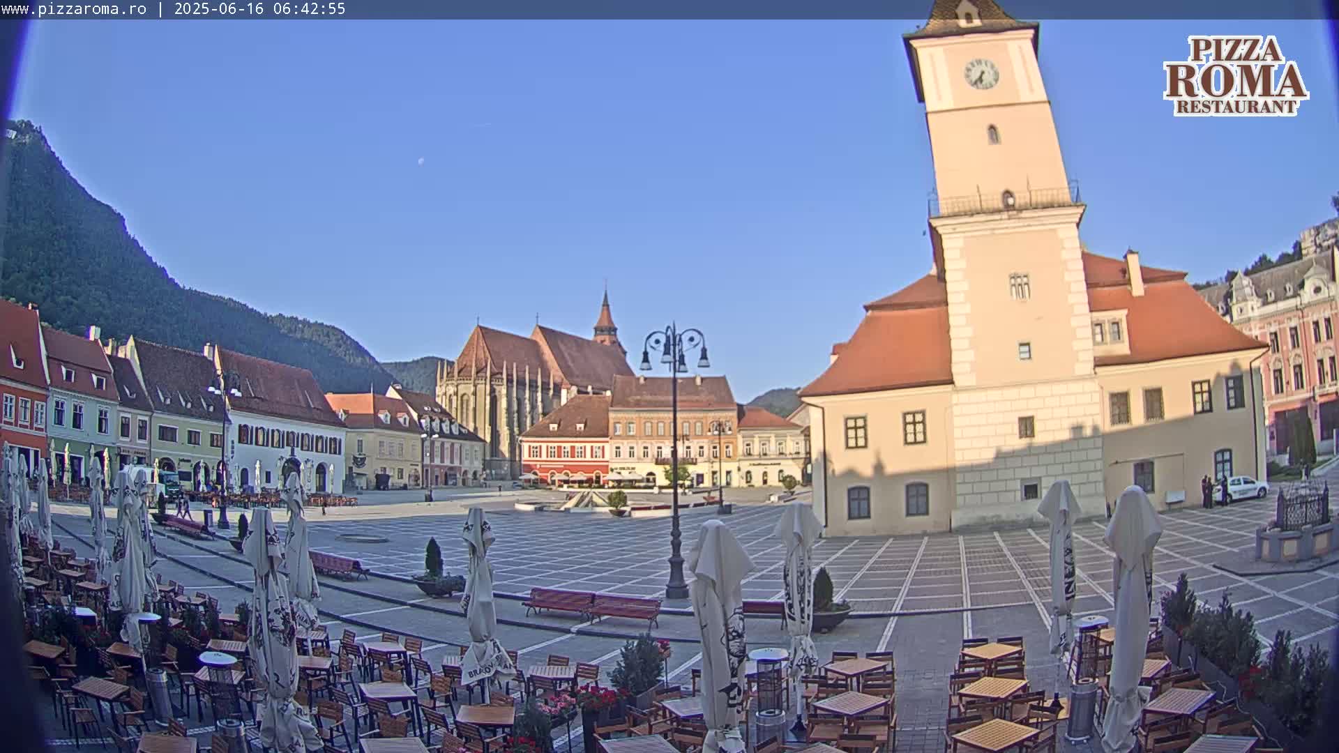Brasov, Town / Council Square Piata Sfatului Live Cam - Centrul Vechi, Braşov, Romania