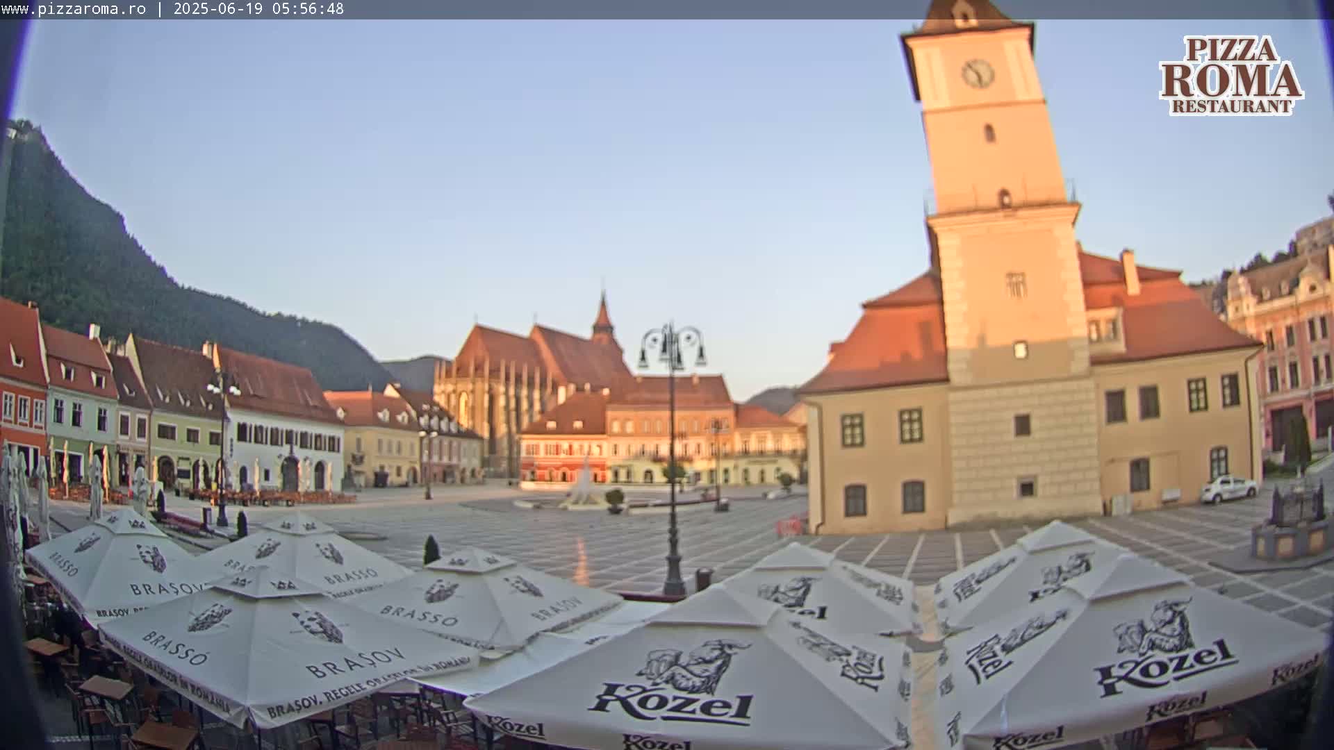 Brasov, Town / Council Square Piata Sfatului Live Cam - Centrul Vechi, Braşov, Romania