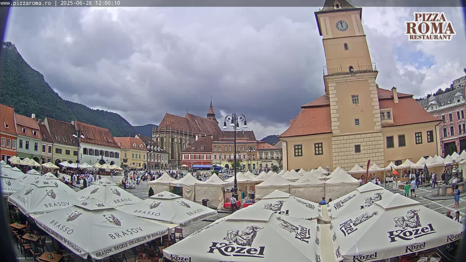 Brasov, Town / Council Square Piata Sfatului Live Cam - Centrul Vechi, Braşov, Romania