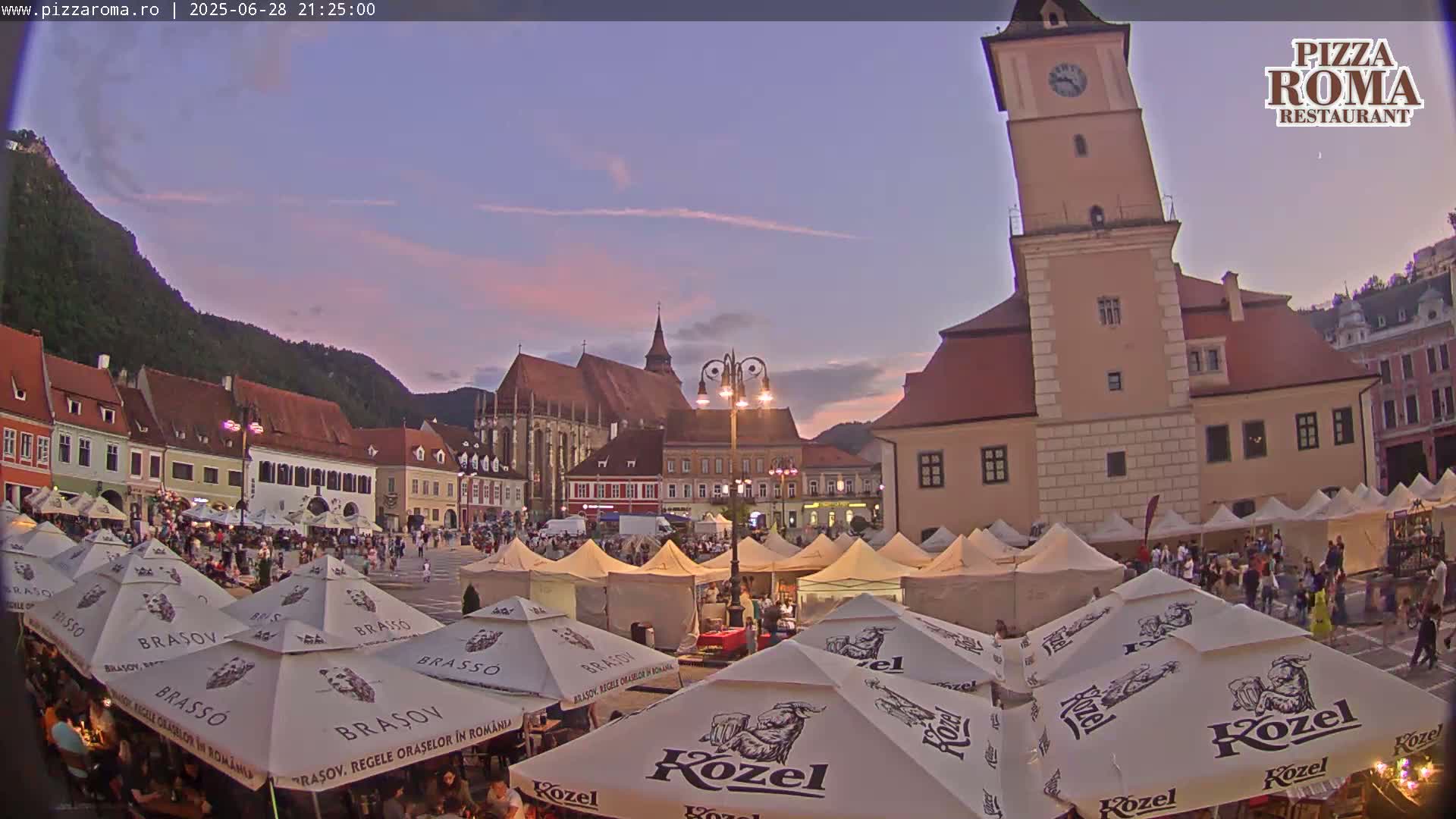 Brasov, Town / Council Square Piata Sfatului Live Cam - Centrul Vechi, Braşov, Romania