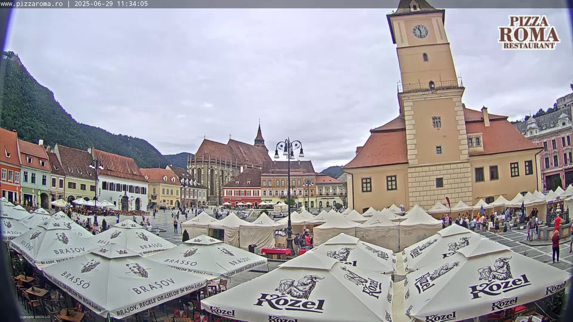 Brasov, Town / Council Square Piata Sfatului Live Cam - Centrul Vechi, Braşov, Romania