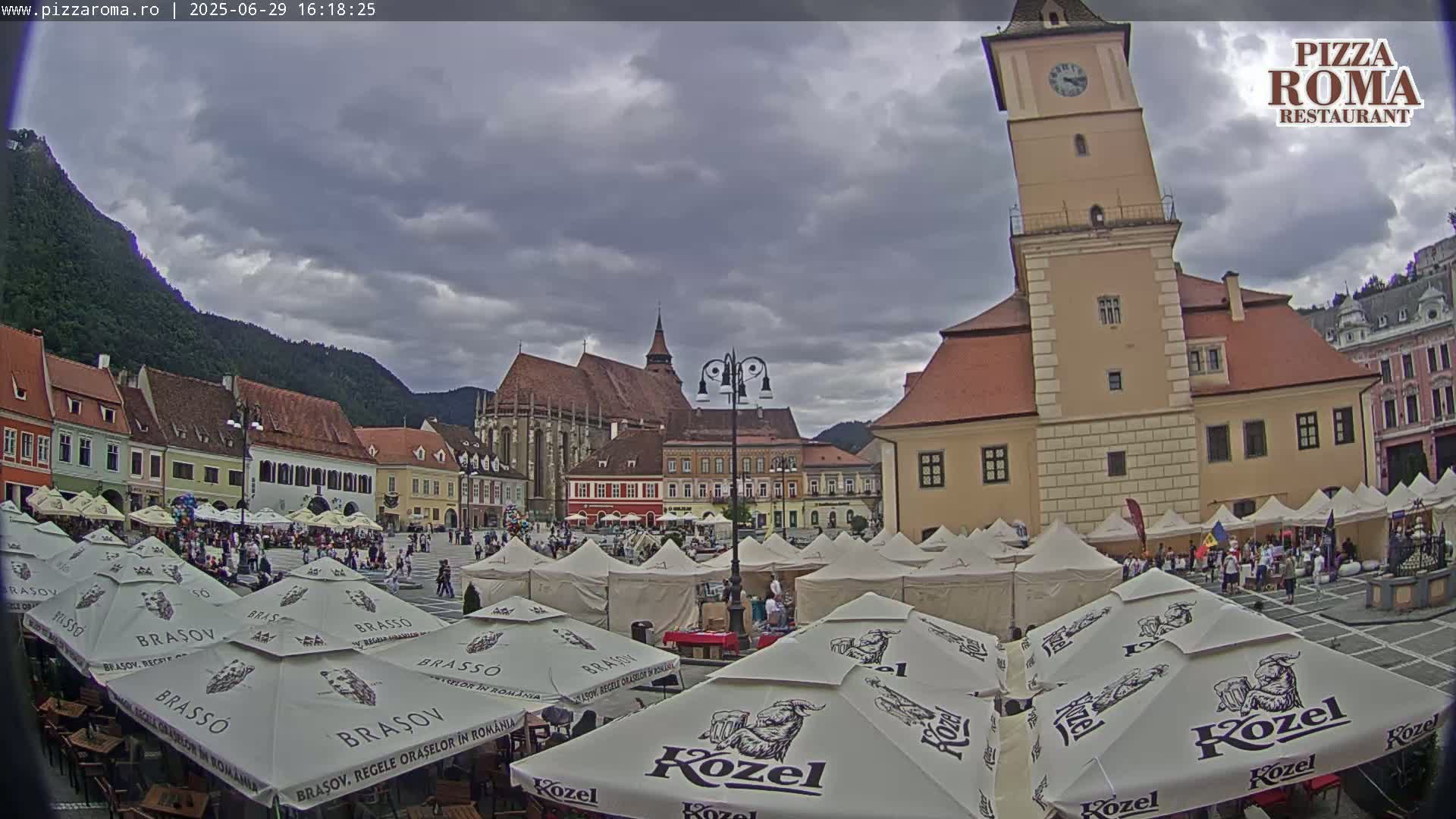 Brasov, Town / Council Square Piata Sfatului Live Cam - Centrul Vechi, Braşov, Romania