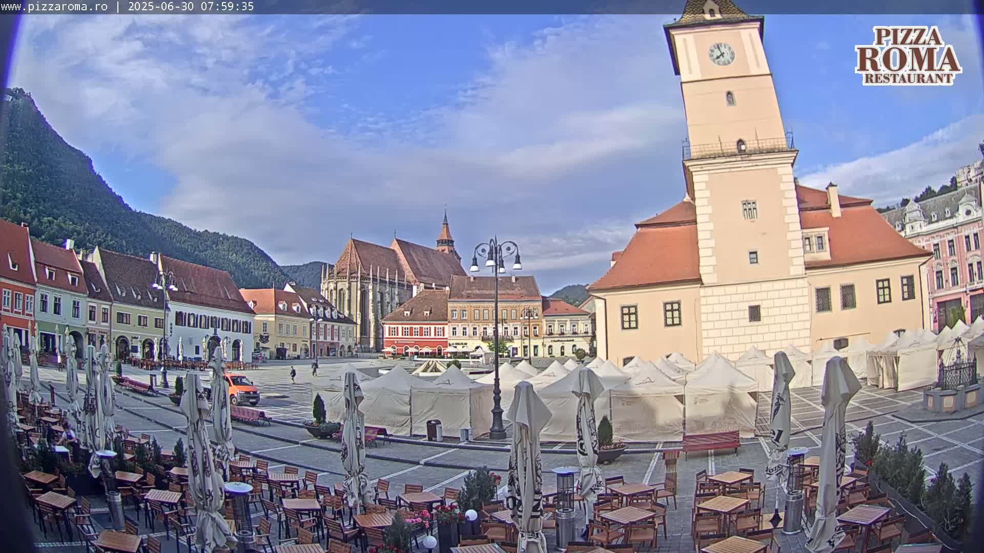 Brasov, Town / Council Square Piata Sfatului Live Cam - Centrul Vechi, Braşov, Romania