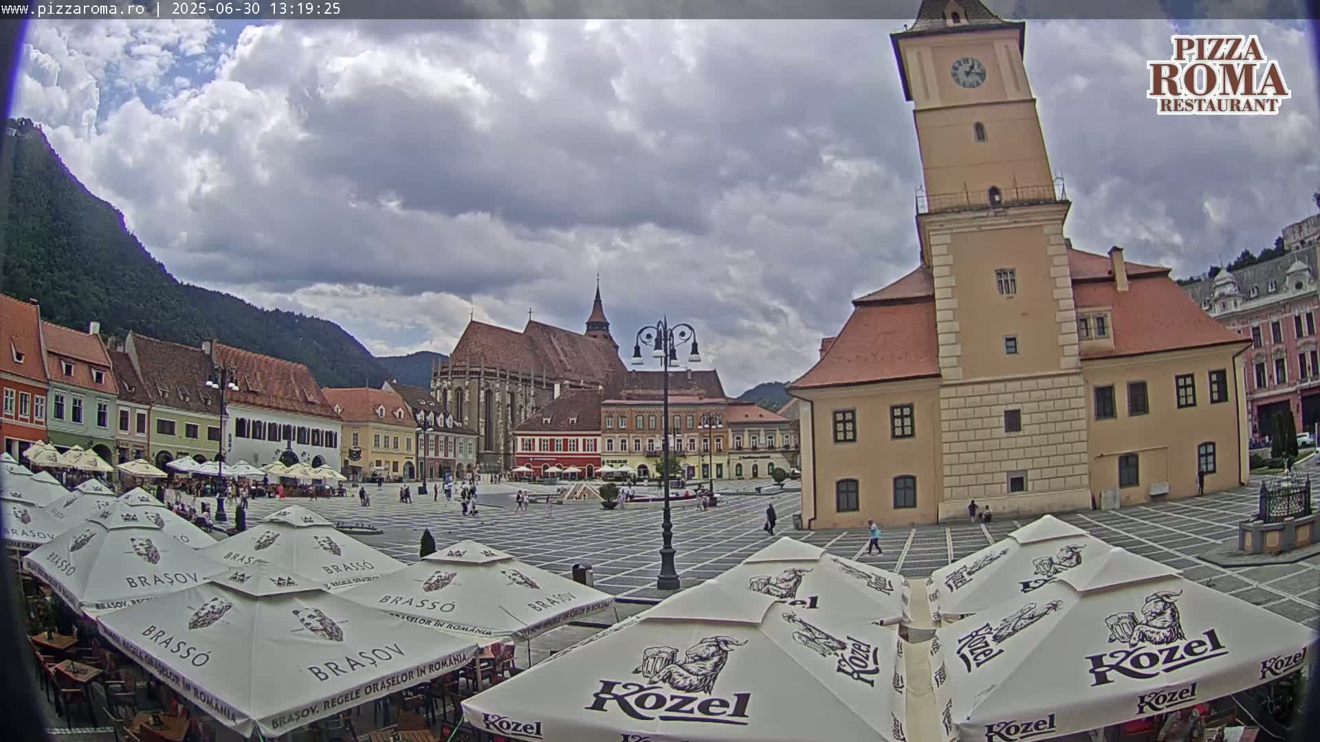 Brasov, Town / Council Square Piata Sfatului Live Cam - Centrul Vechi, Braşov, Romania