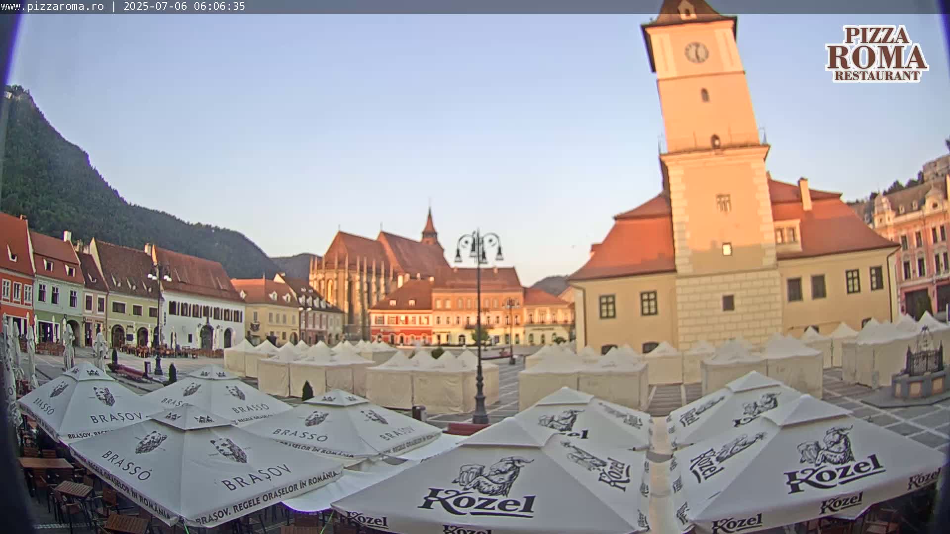 Brasov, Town / Council Square Piata Sfatului Live Cam - Centrul Vechi, Braşov, Romania