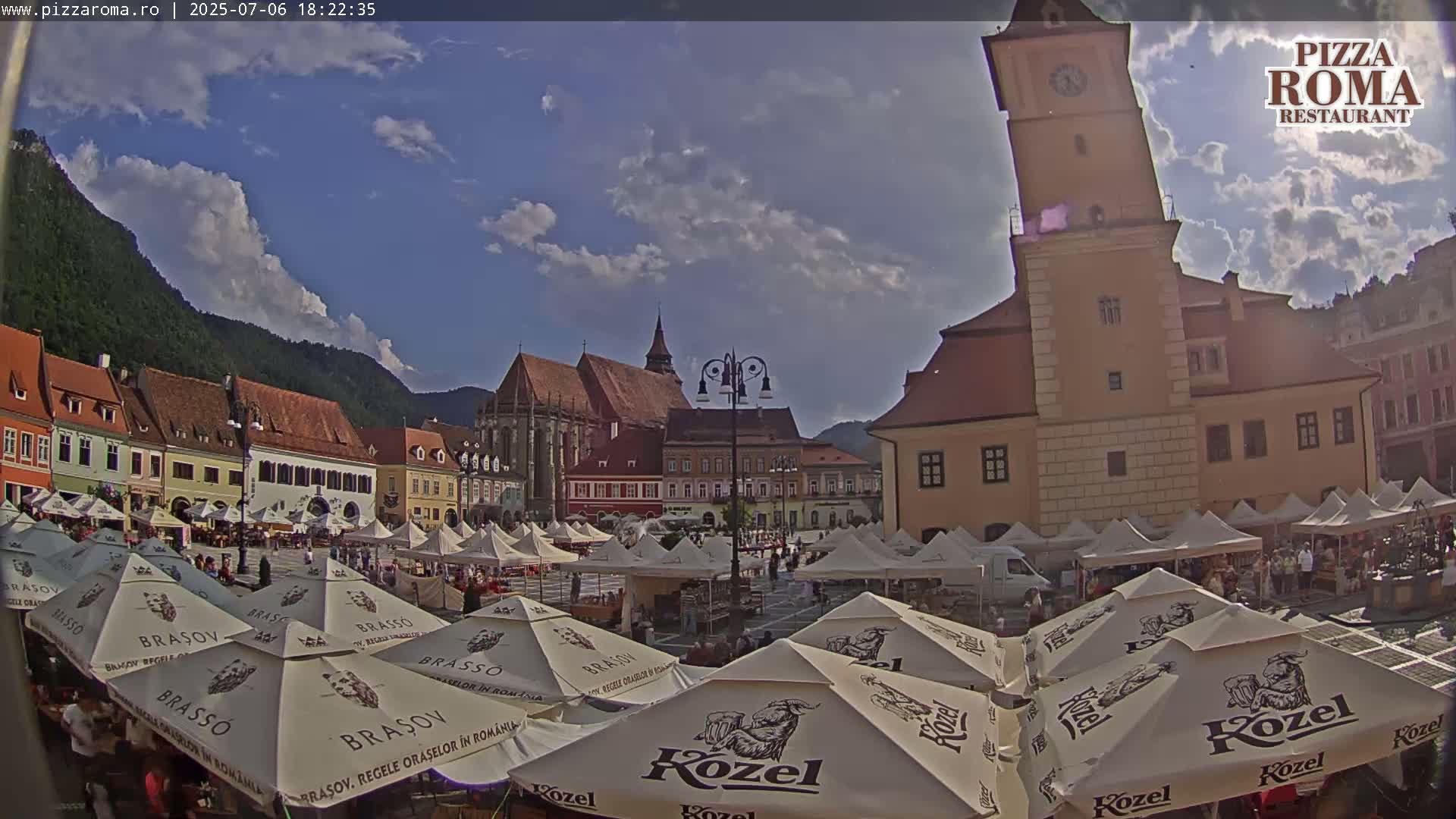 Brasov, Town / Council Square Piata Sfatului Live Cam - Centrul Vechi, Braşov, Romania