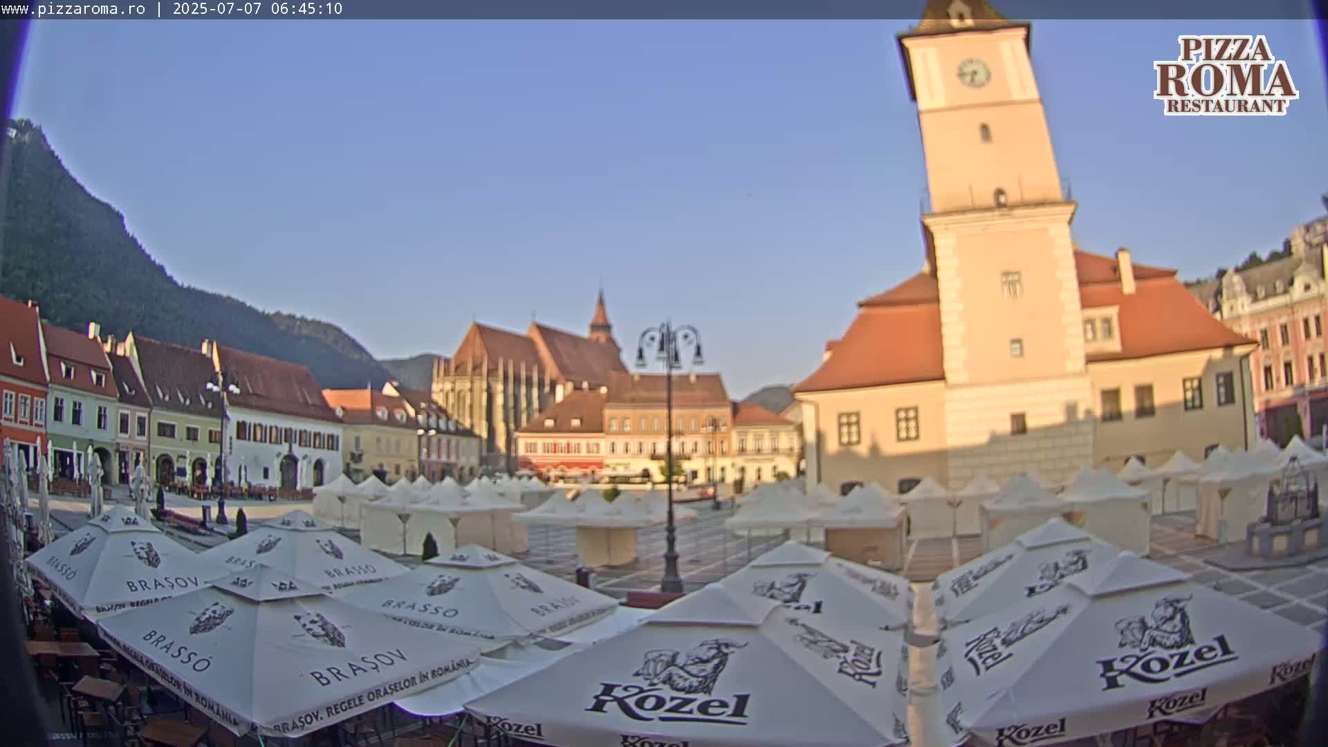 Brasov, Town / Council Square Piata Sfatului Live Cam - Centrul Vechi, Braşov, Romania